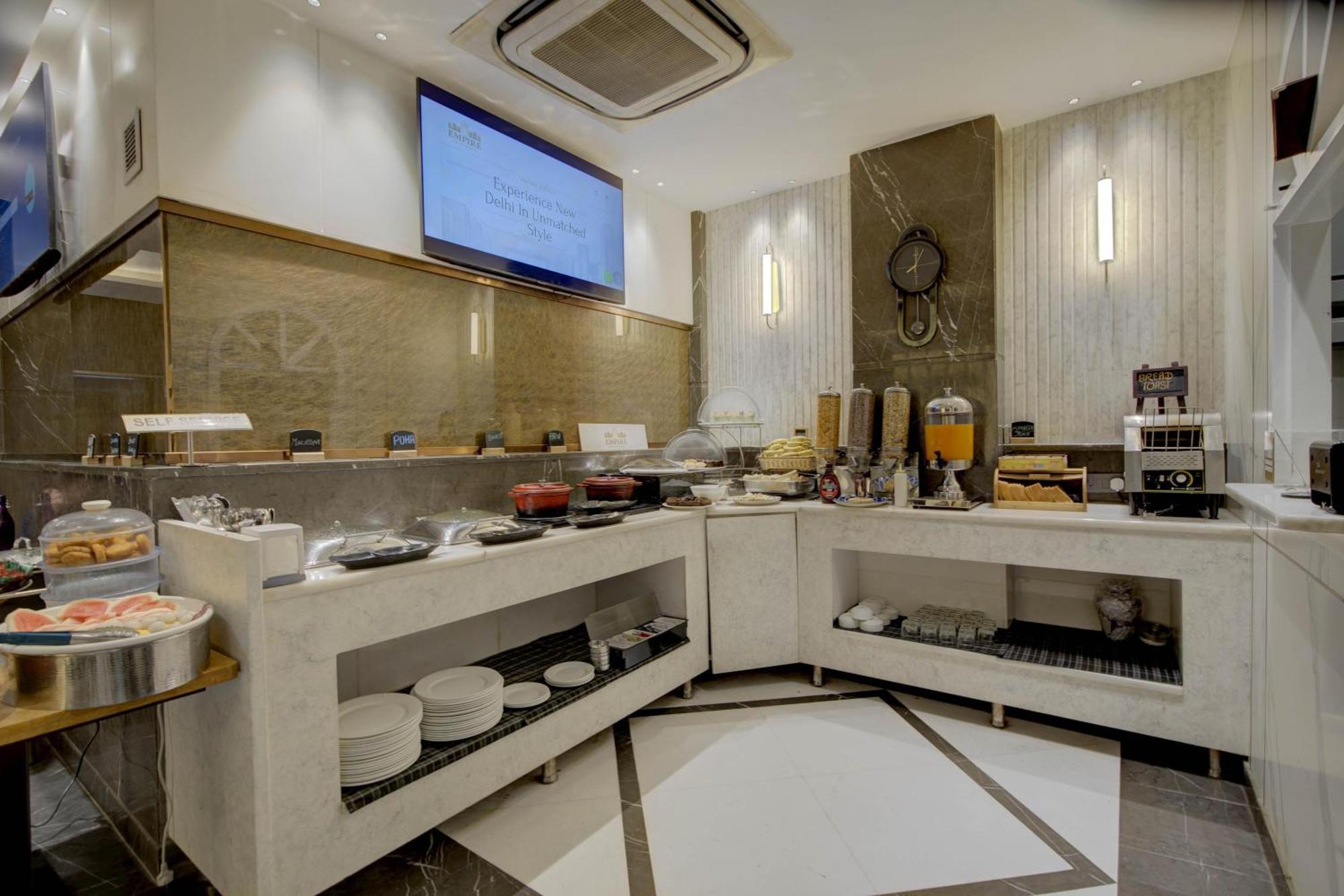 The Singh Empire, Hotel