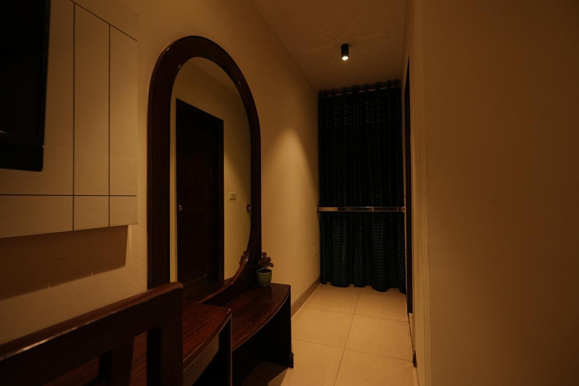 The Singh Empire, Hotel 4*