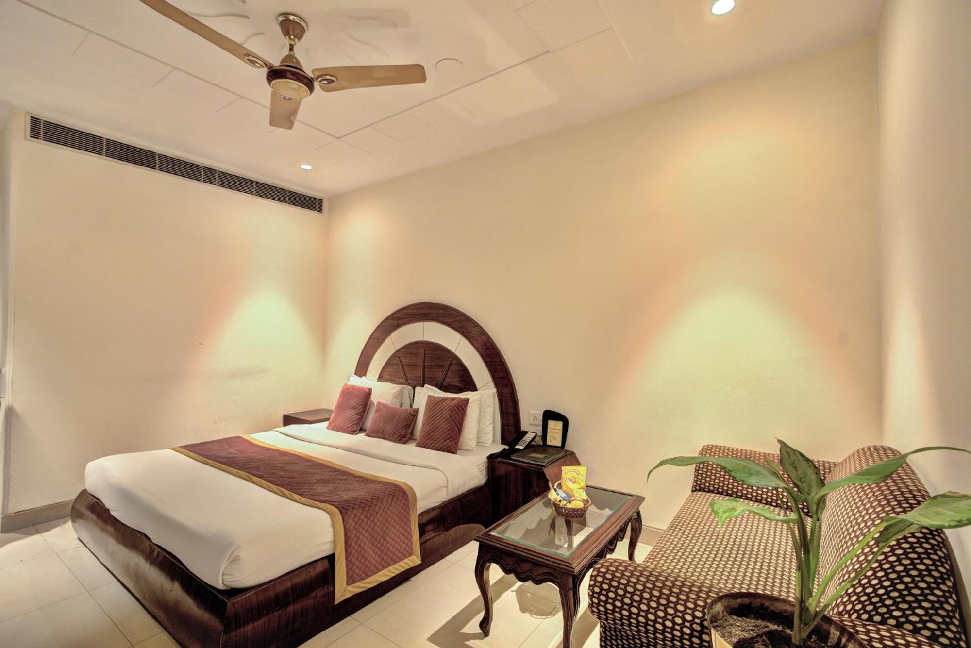 The Singh Empire, Hotel 4*
