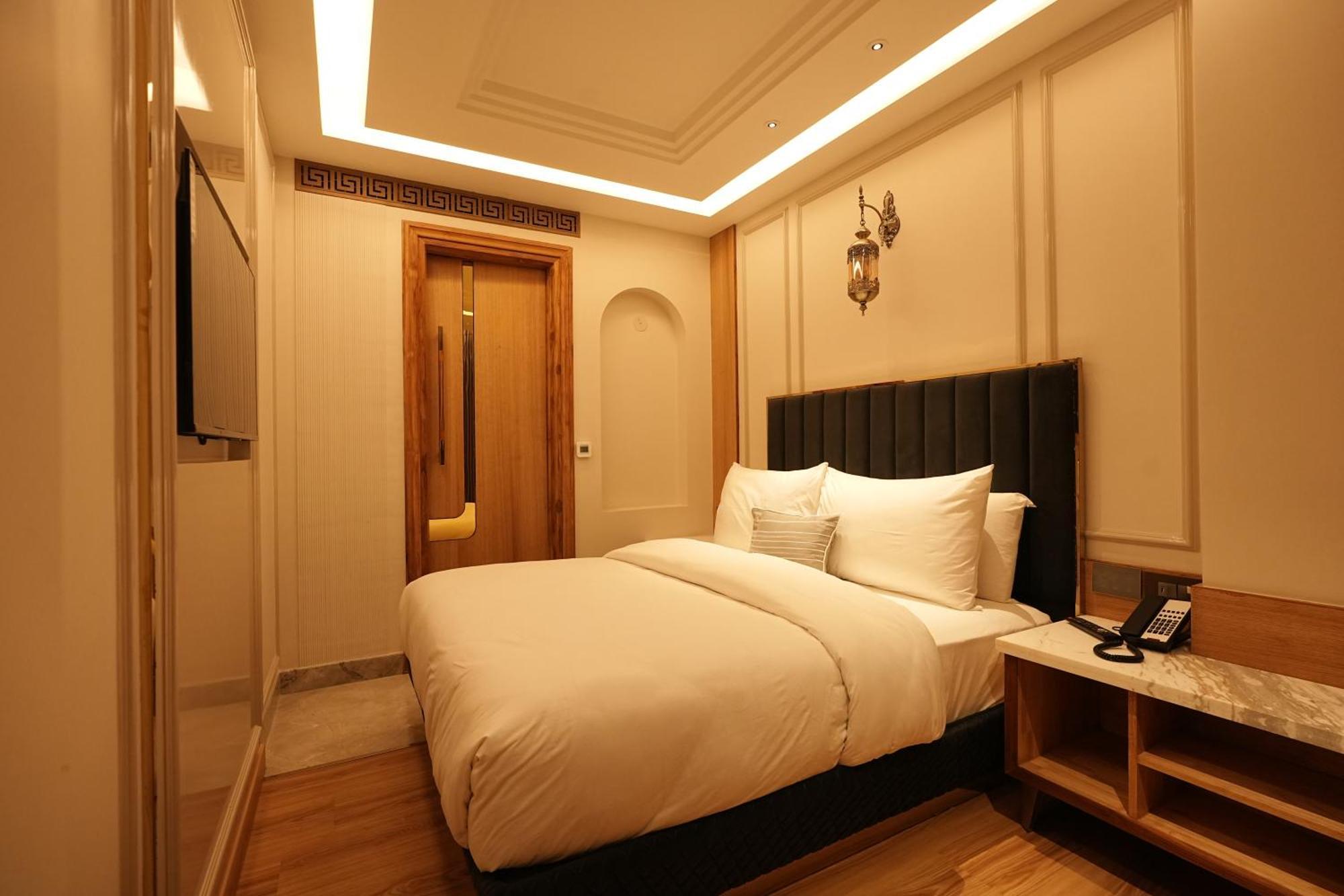 The Singh Empire,new Delhi Hotel New Delhi